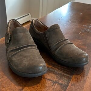 Aetrex Katie Side Zip Slip-on loafer in Dark Earth